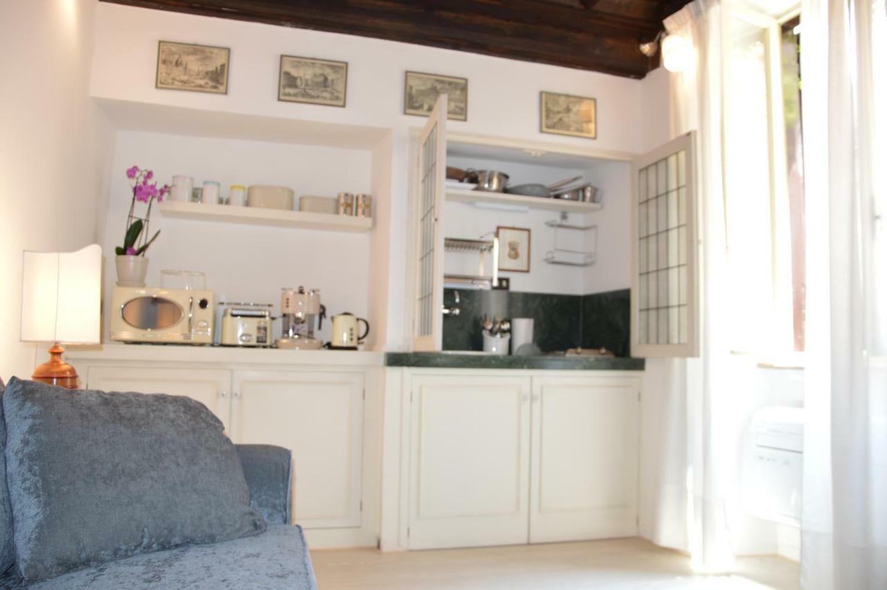 Historic Center - Elegant Apartment With Charming Antiques - Raffaello Inn روما المظهر الخارجي الصورة