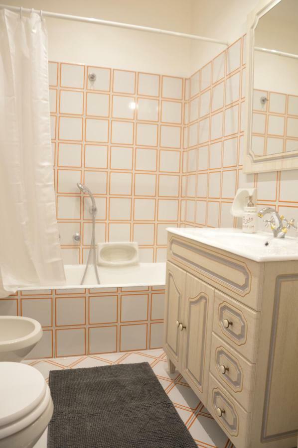 Historic Center - Elegant Apartment With Charming Antiques - Raffaello Inn روما المظهر الخارجي الصورة
