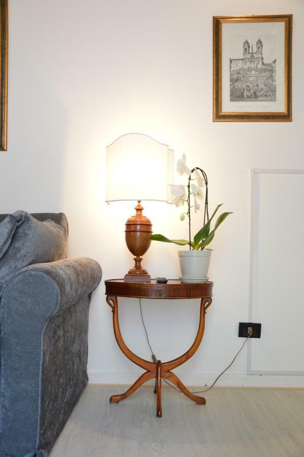 Historic Center - Elegant Apartment With Charming Antiques - Raffaello Inn روما المظهر الخارجي الصورة