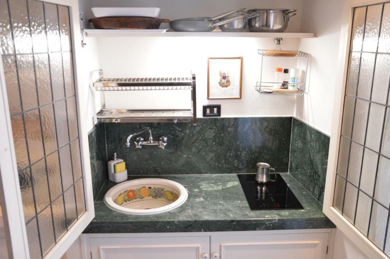 Historic Center - Elegant Apartment With Charming Antiques - Raffaello Inn روما المظهر الخارجي الصورة
